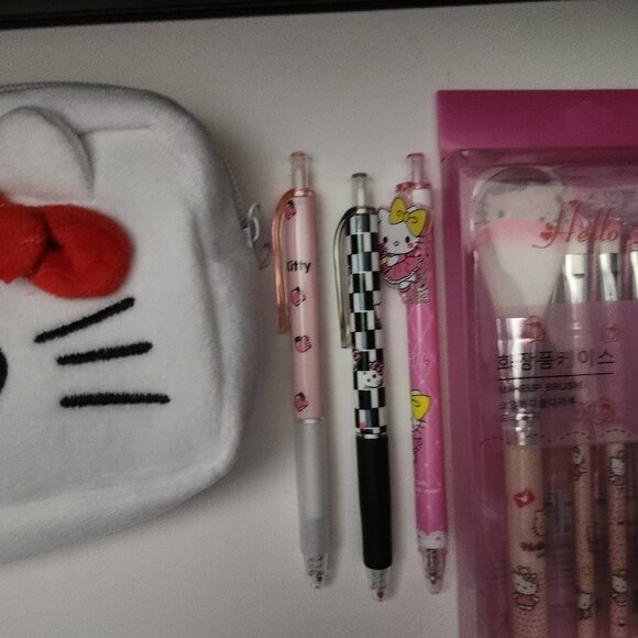 Hello kitty bundle - Picture 3 of 4